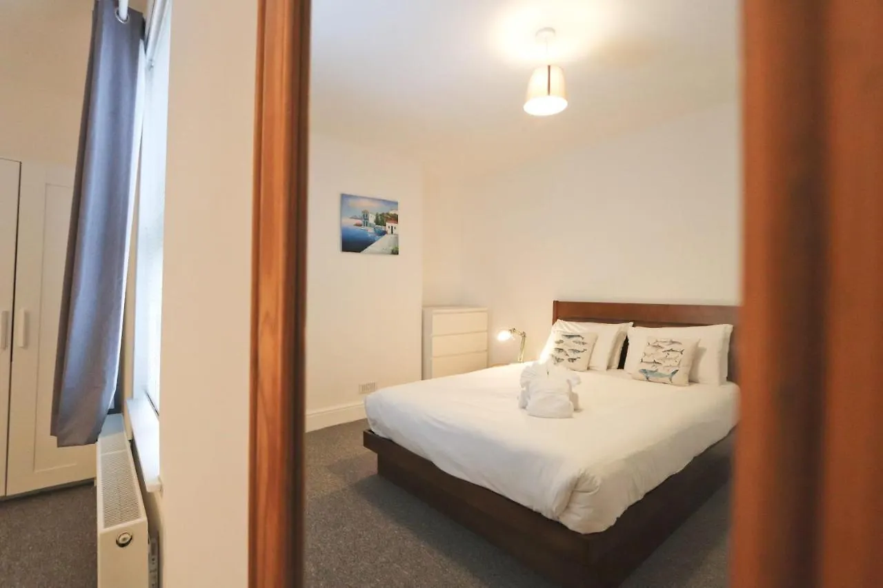Brighton Terrace Two Bedroom House Bristol 0*,